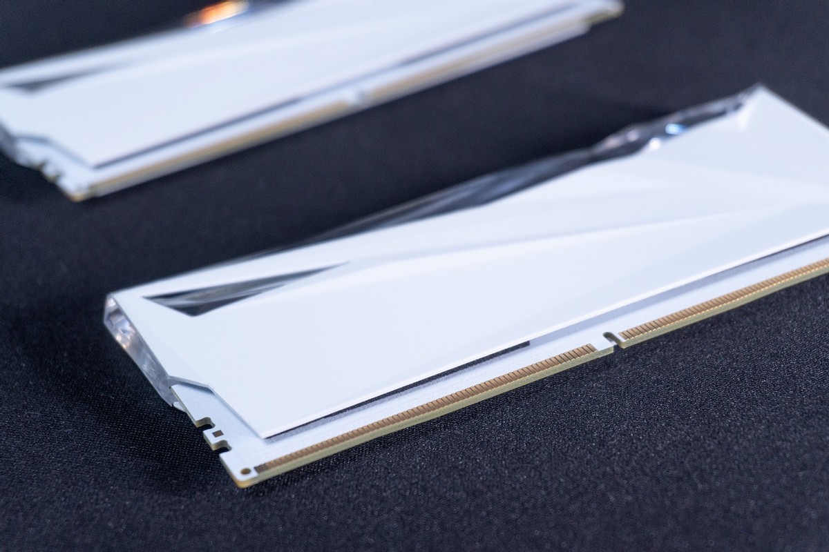 一键开启XMP，频率立刻翻倍6400，影驰星曜D5内存尝鲜