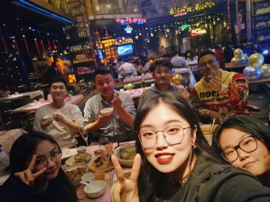 2个北大学霸，在房价10万一平的深圳市中心，造了80座花园