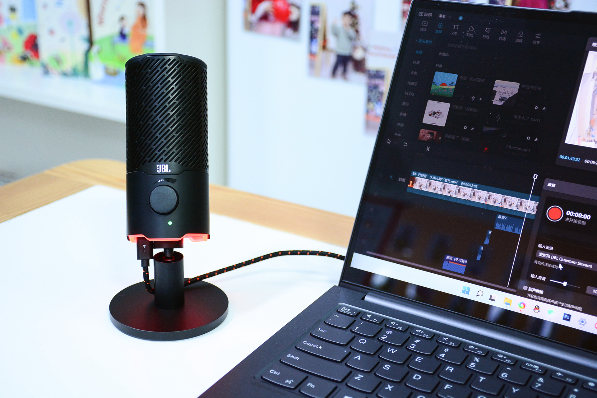 头部UP主推荐的麦克风，JBLQuantumStream，即插即用两种拾音模式