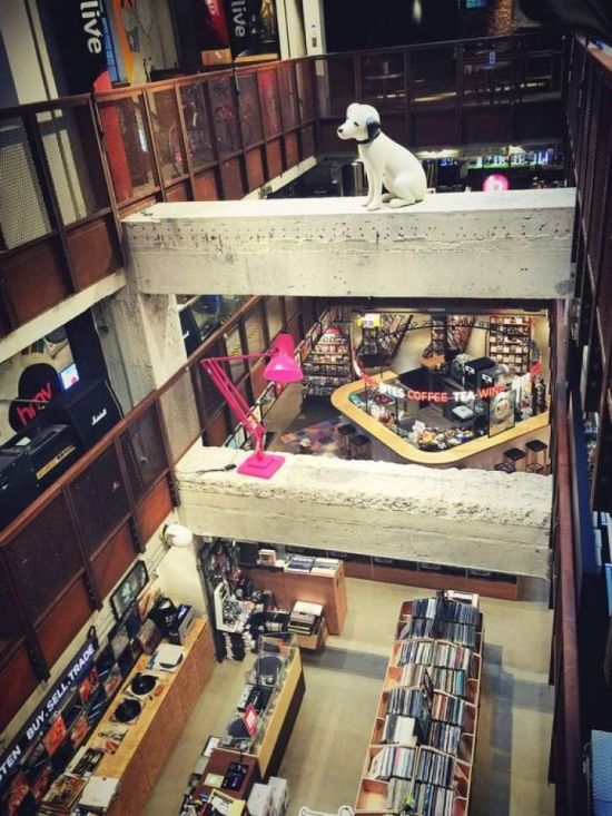打卡圣地HMV营业了,从此香港多了一个地标