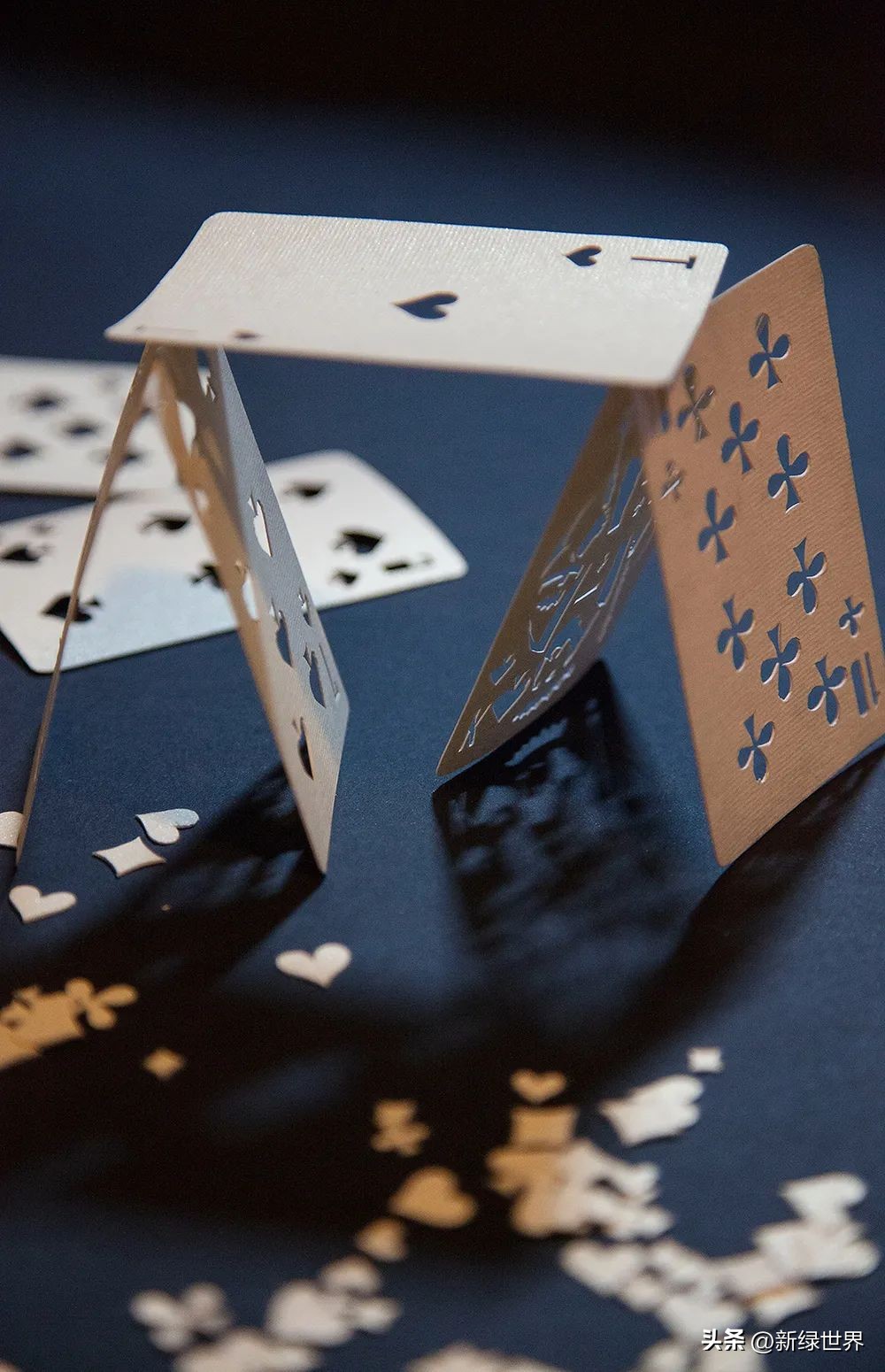 纸艺作品绘画,千变万化的纸艺术作品