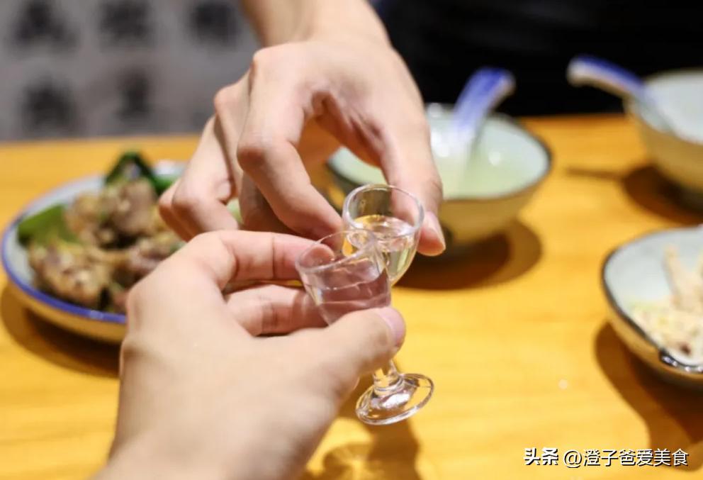 汾酒53度黄盖好还是红盖值得收藏,白玻汾酒黄盖和红盖的区别