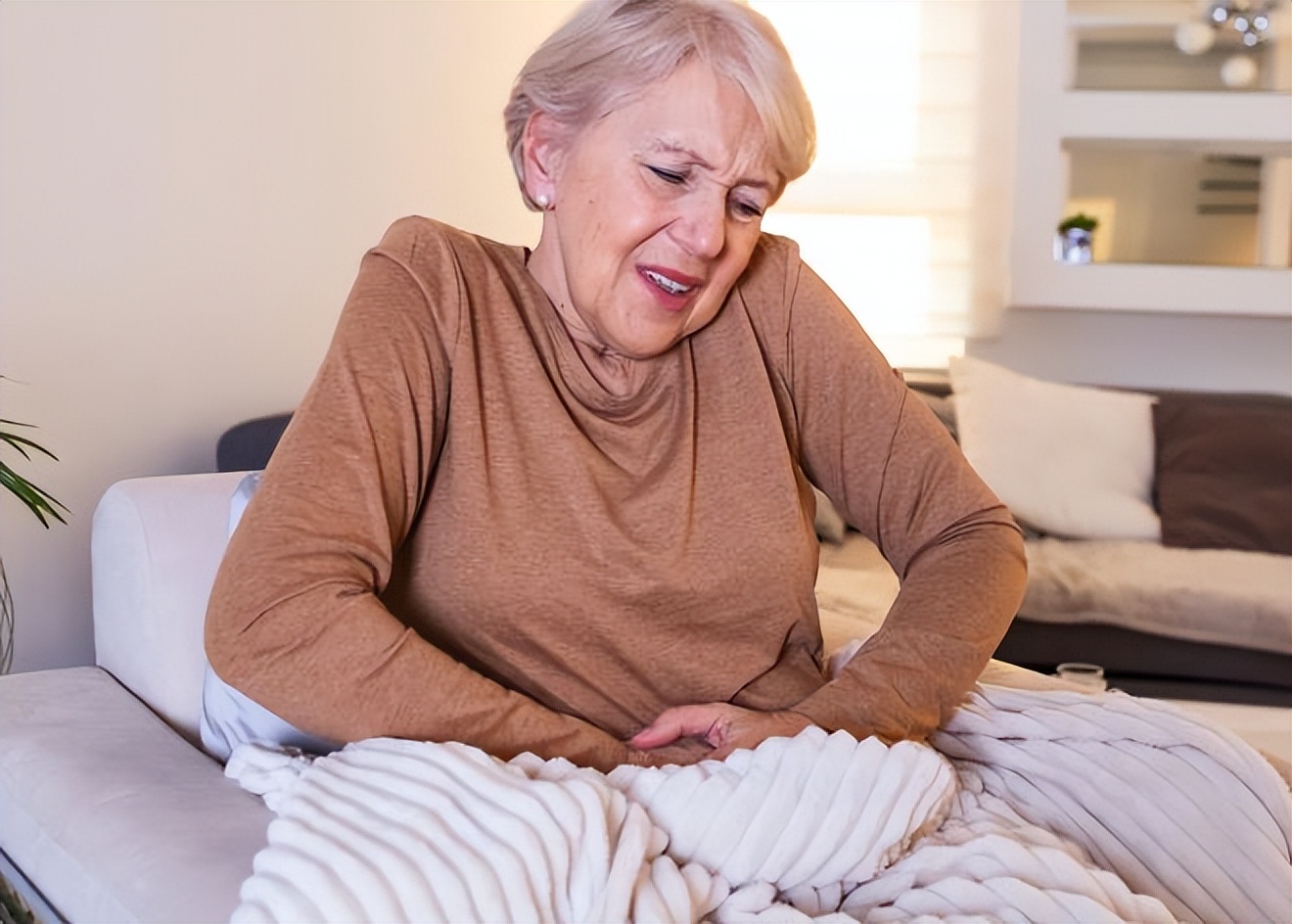 结合“实则阳明，虚则太阴”思想，探讨临床辨治腹满的经验