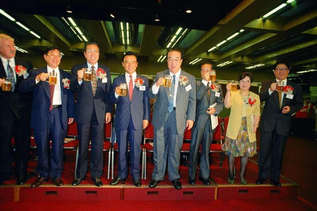 青岛啤酒所面临的危机,青岛啤酒如何转型