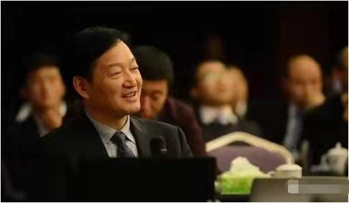 农村穷小子，借钱养猪，把3.1万变成1700亿，成河南首富，凭啥？