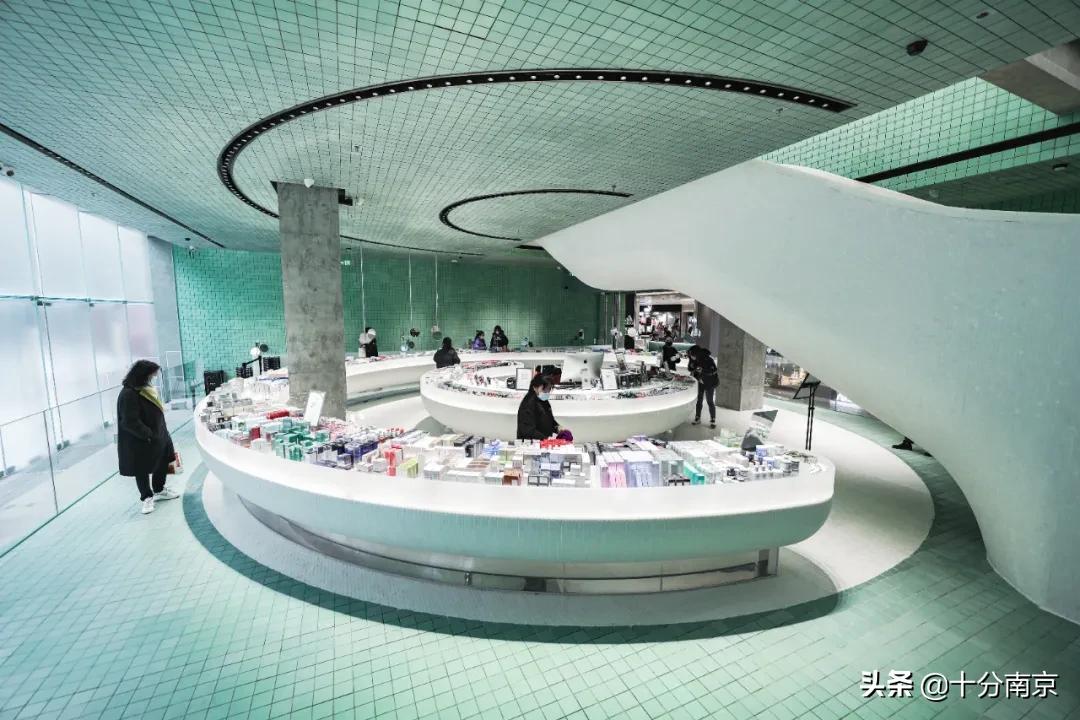 南京有哪些美妆集合店,极光美妆集合店