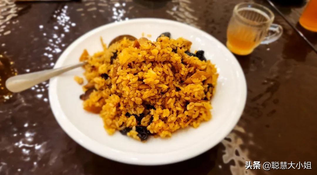 去这条充满松弛感的“小马路”，慵懒地溜达一天才是正经事