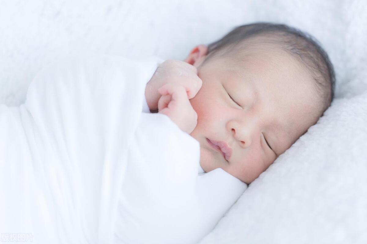 宝宝摔倒头朝地怎么办,宝宝头着地摔地下