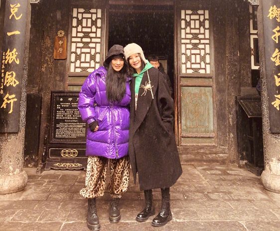 钟丽缇穿运动外套,钟丽缇带女儿和甜馨