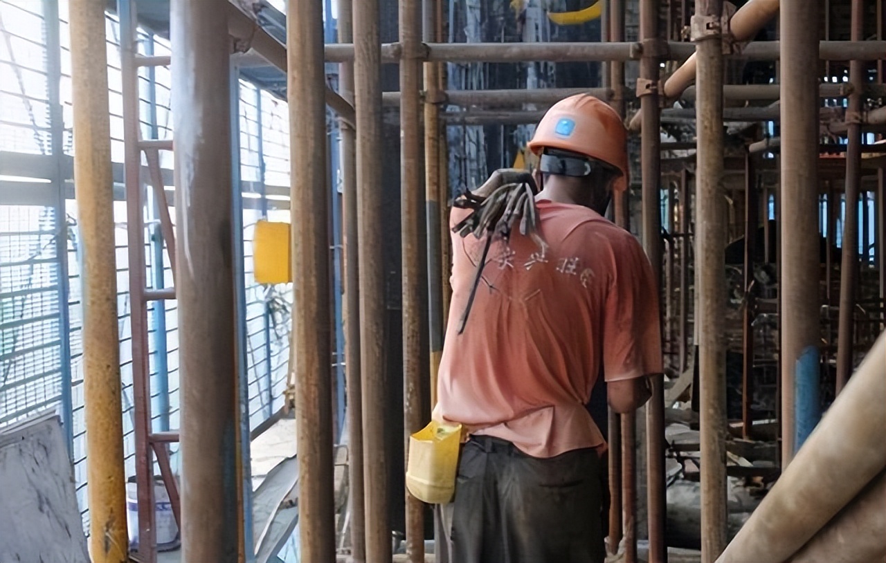 暴利工业废料变废为宝,九零后小伙收废品变废为宝