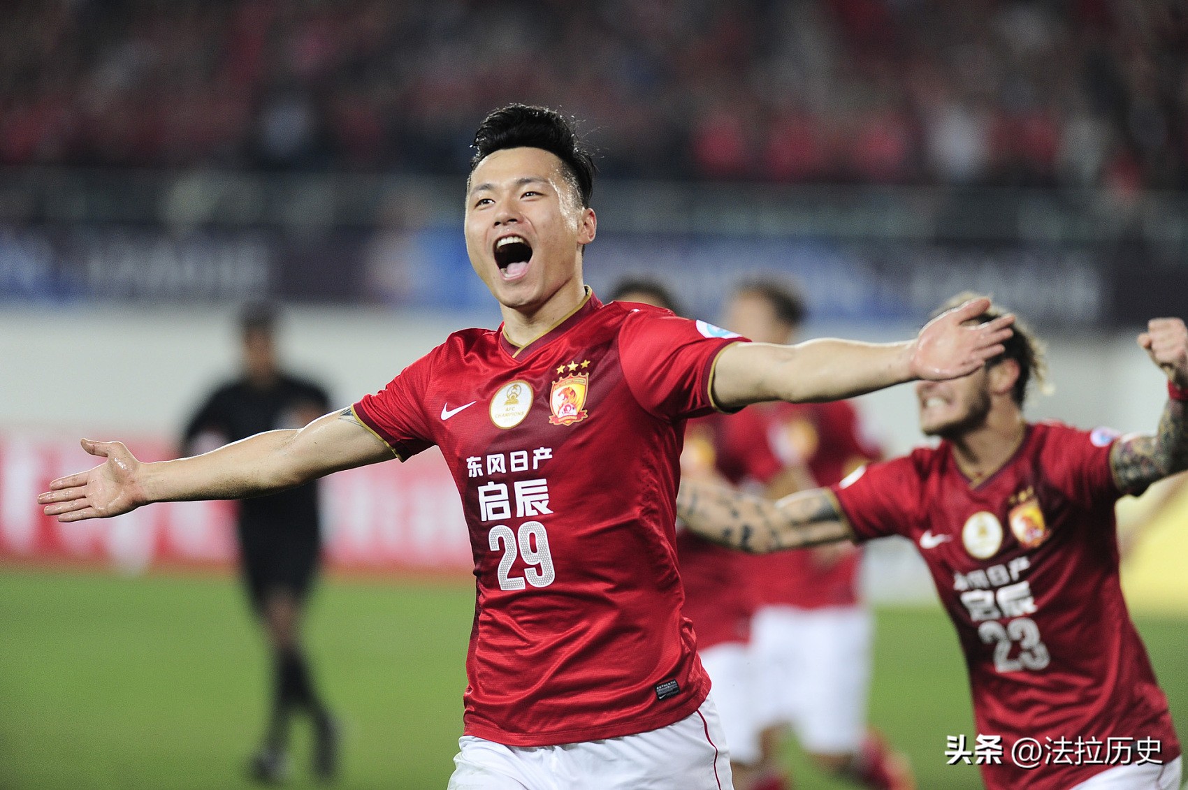 国足娇妻颜值大赛,国足太太团堪称世界级球员