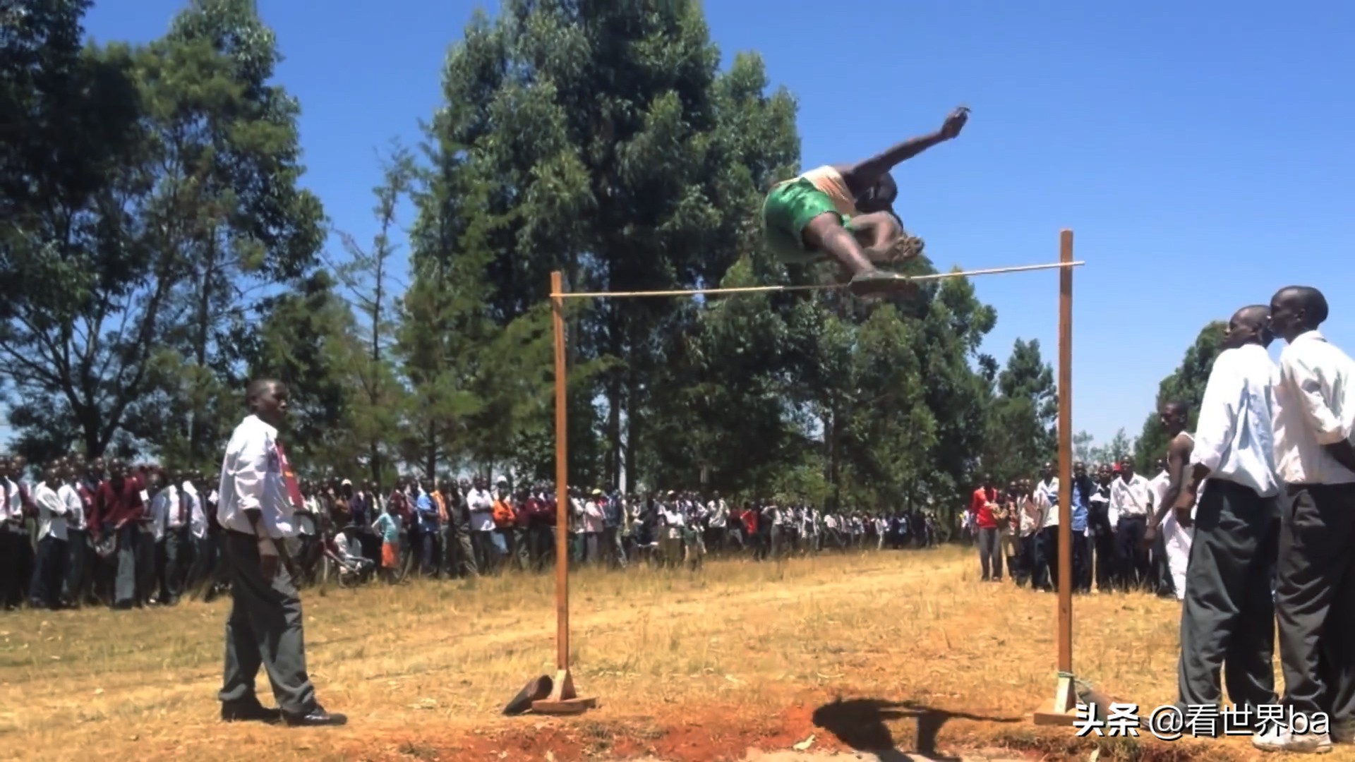 马赛人拿长矛单杀狮子,马赛人单枪匹马猎杀狮子