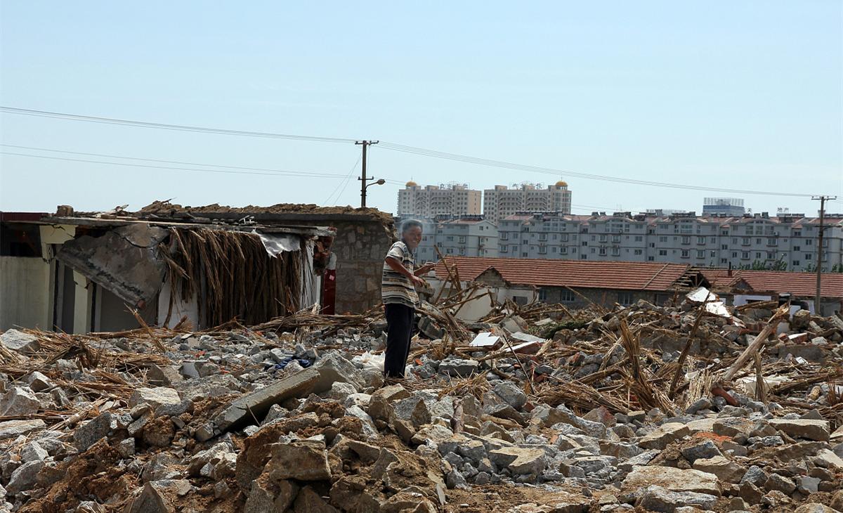 我在门缝撞见了丈母娘的秘密，以为妻子会生气，她却说我做得对