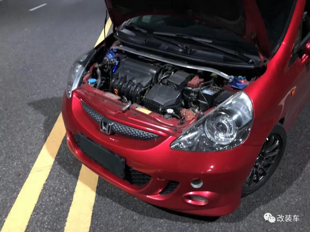 99年小伙的竞技风雅阁,被“美式截停”后也阻挡不了他继续玩车