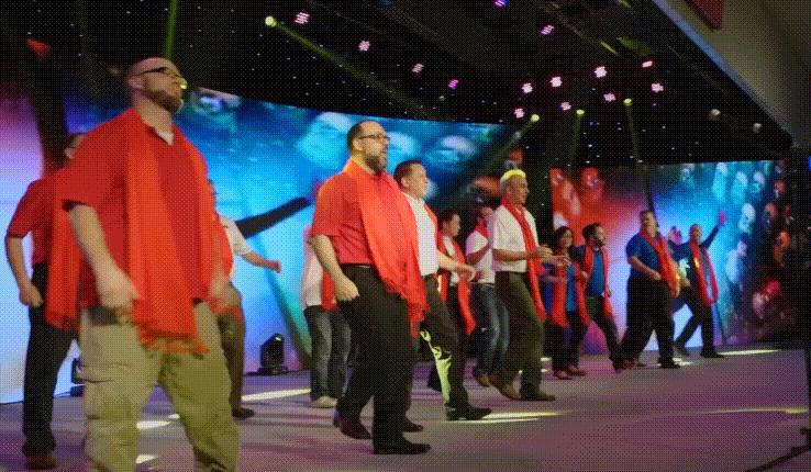 美国工厂流水线工人一个月多少钱,美国穷人上班