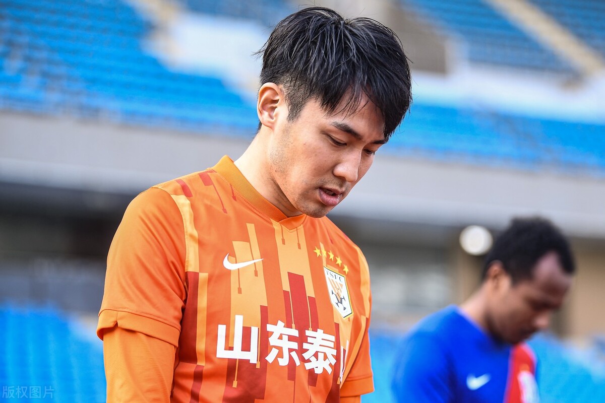 中国足球再生事端！前国足主帅改年龄，遭人实名揭露，足协却默许