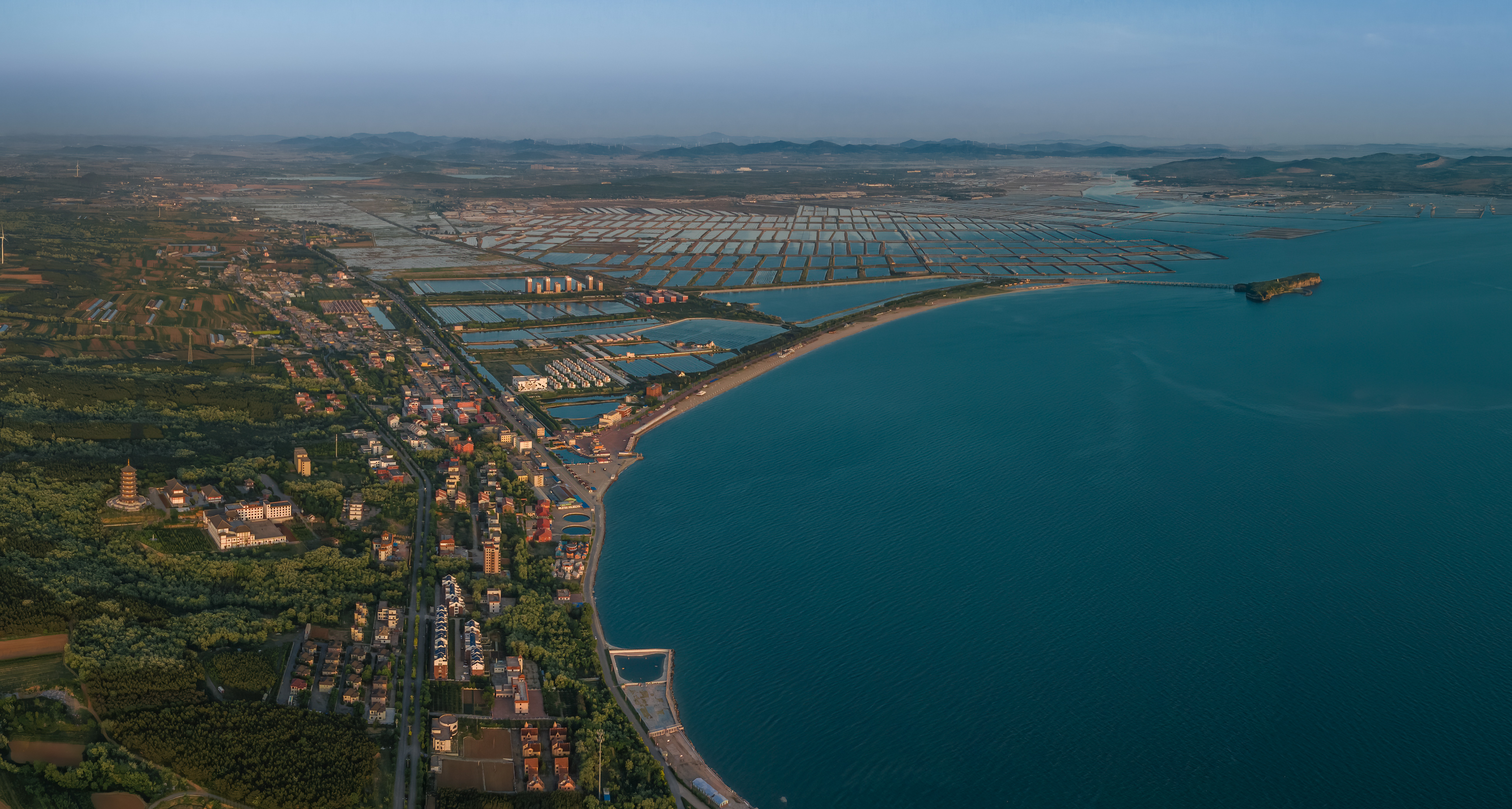 大连仙浴湾村,石洼村党建引领助推美丽乡村建设