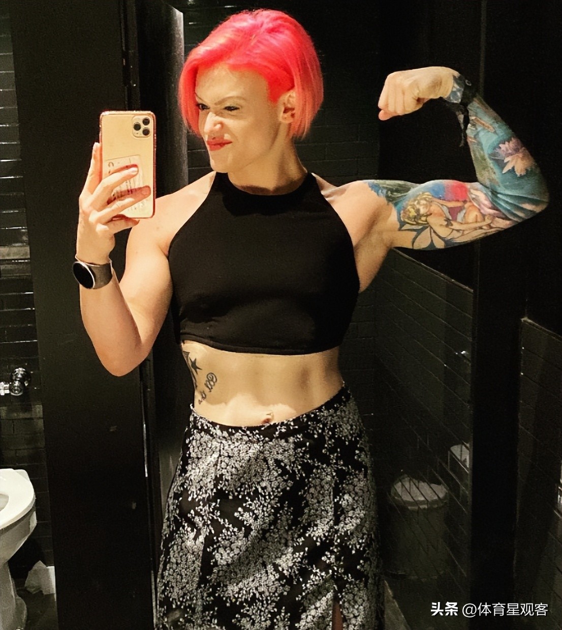 “美国最强壮女人”圣诞前夕自杀，躲得了车祸，却躲不了男友PUA