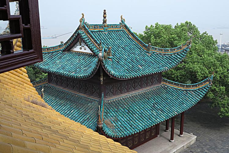 岳阳楼是江南三大名楼之一在哪里,中国四大古楼岳阳楼航拍