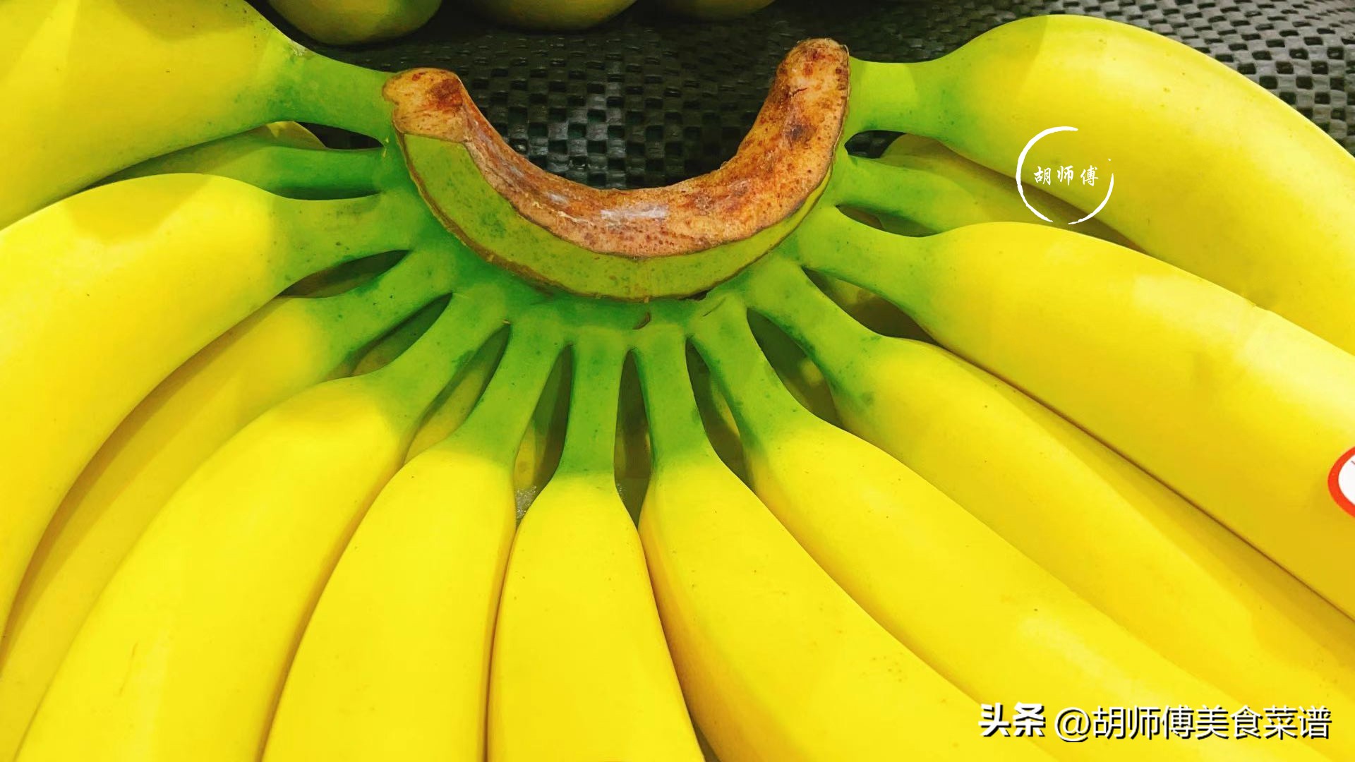 买香蕉时，内行人看见这4种香蕉掉头就走，果贩子：我自己都不吃