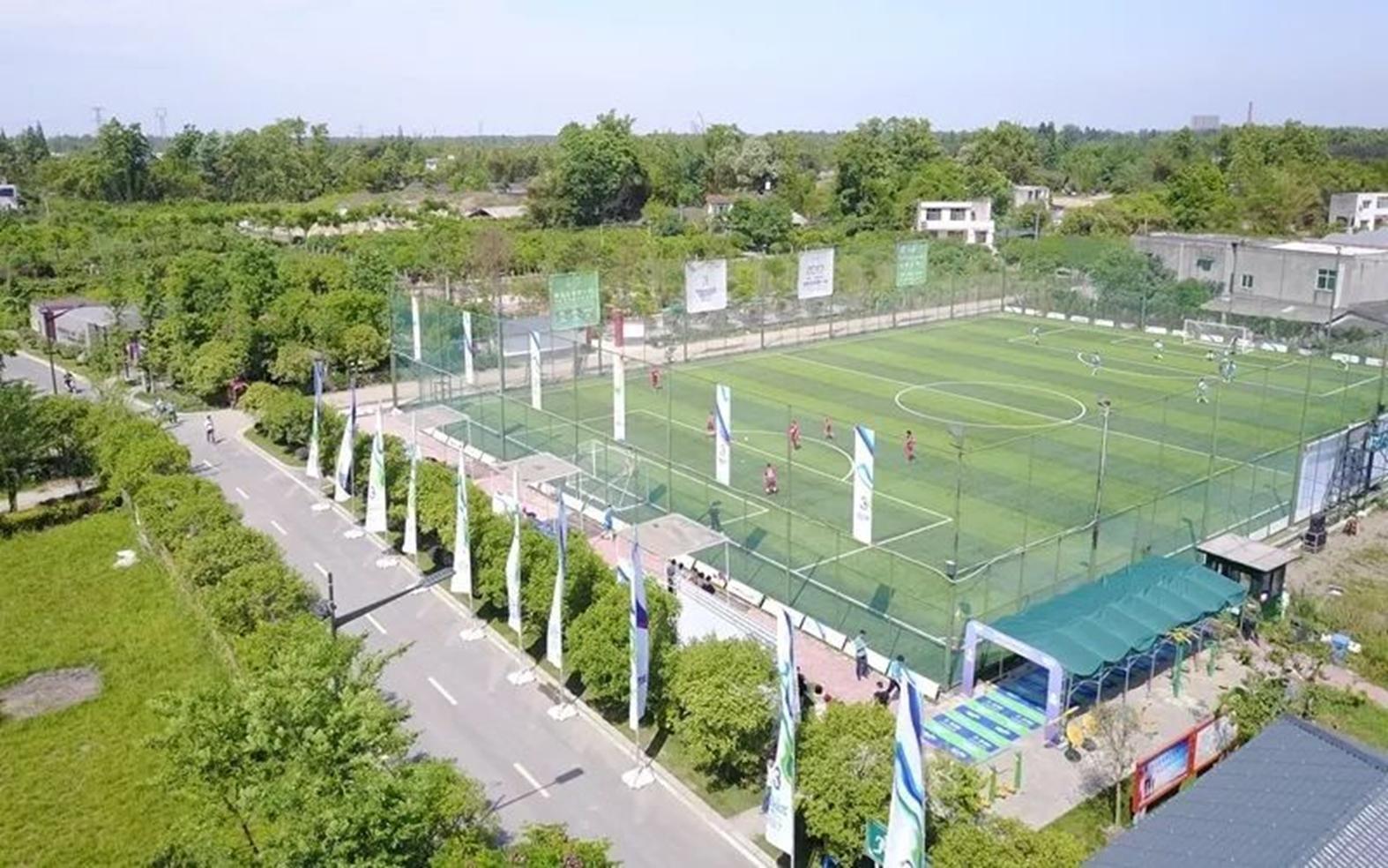 斑竹园足球音乐小镇有什么玩的,成都三河足球小镇