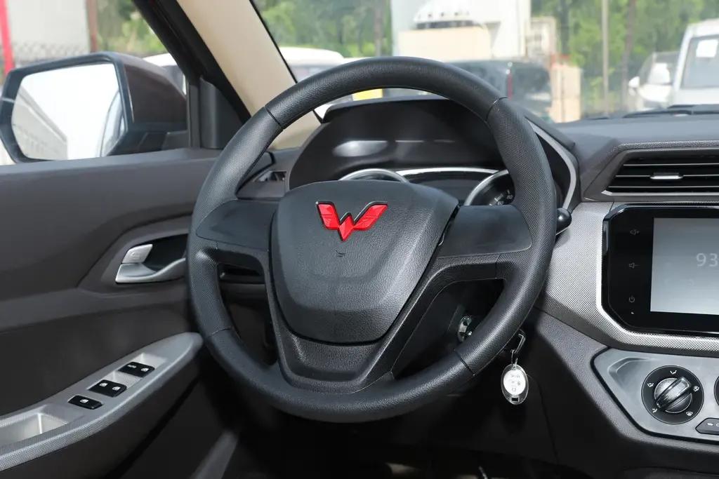 2017年五菱宏光面包车值多少钱,五菱宏光小型面包车最新报价图