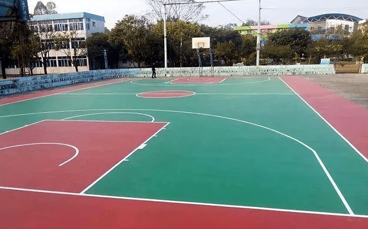 建设一个标准的篮球场需要多少钱,标准篮球场建设费用