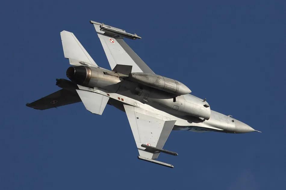 苏-35与f-16在乌克兰,乌克兰凭借f-16能与苏35s对决吗