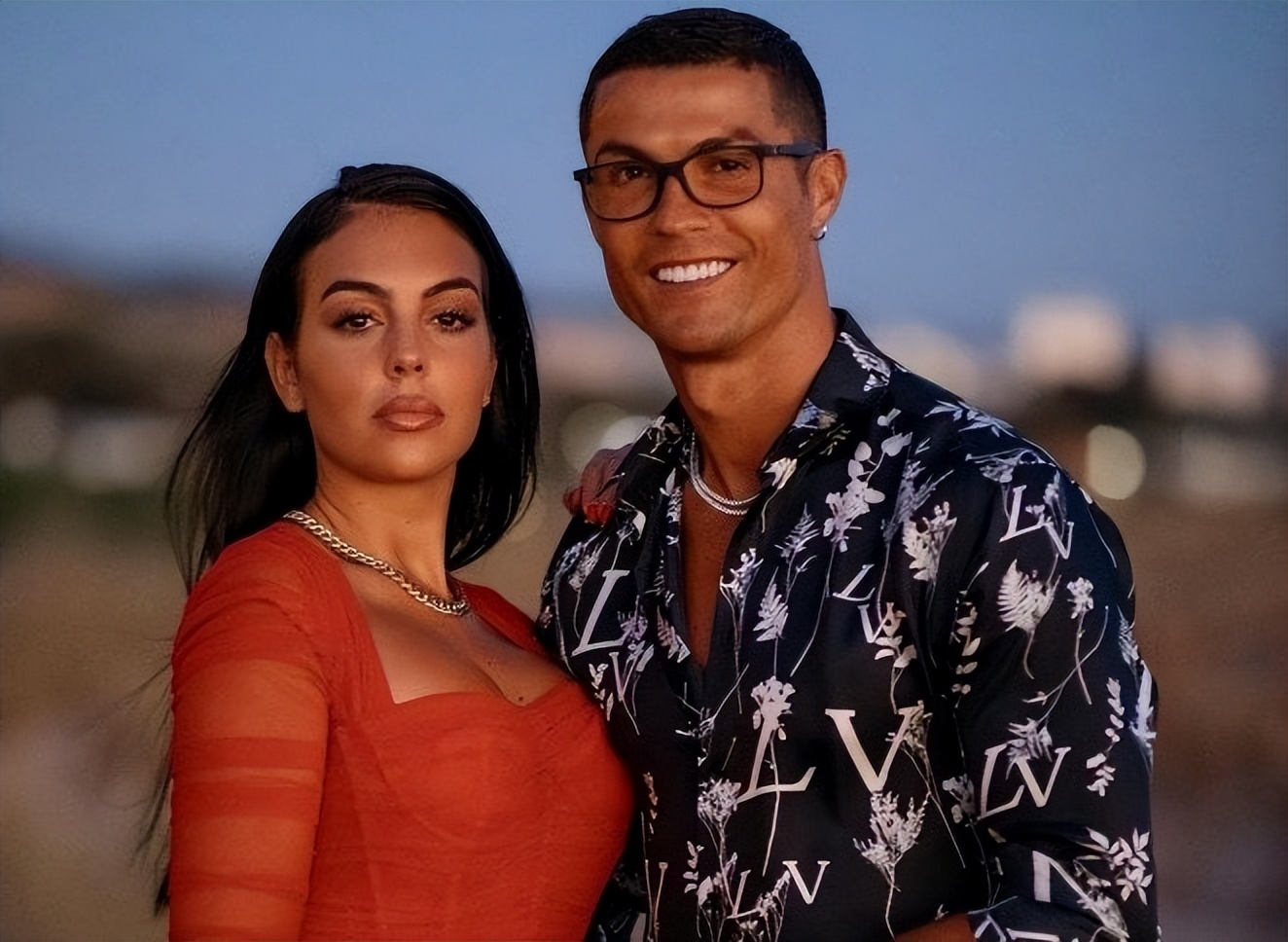 c罗伊莲娜乔治娜对比,c罗为何选择乔治娜而放弃伊莲娜