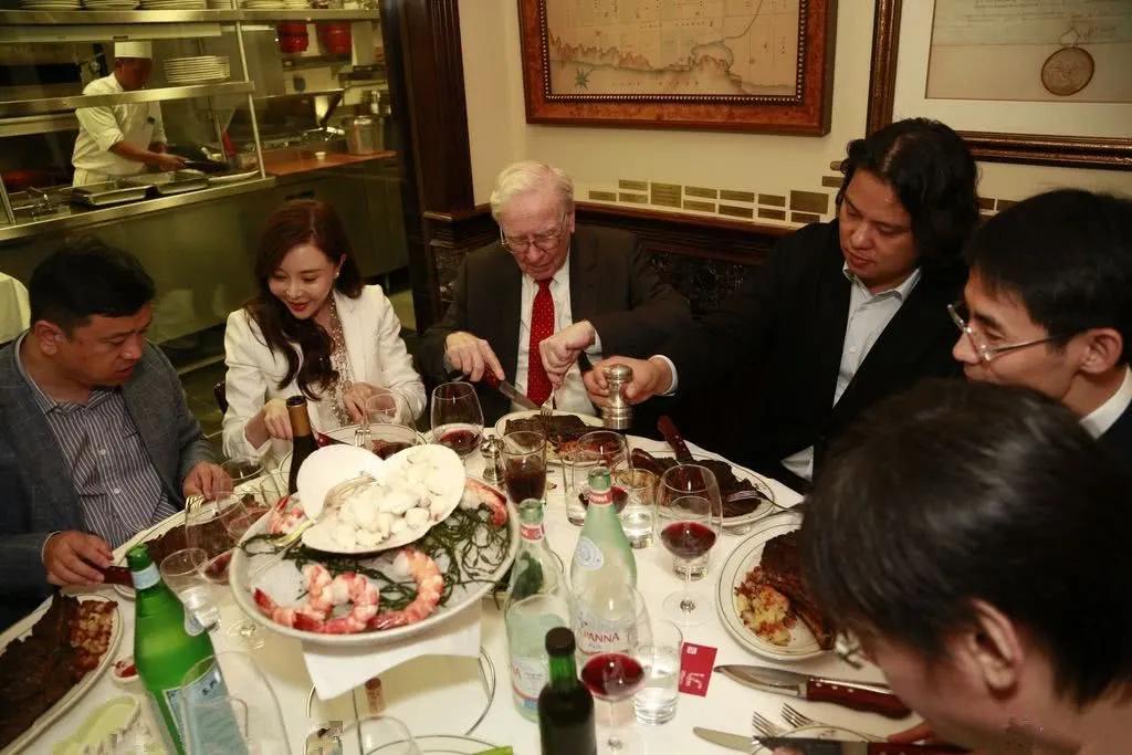 巴菲特1块钱晚餐,巴菲特的晚餐是做慈善吗