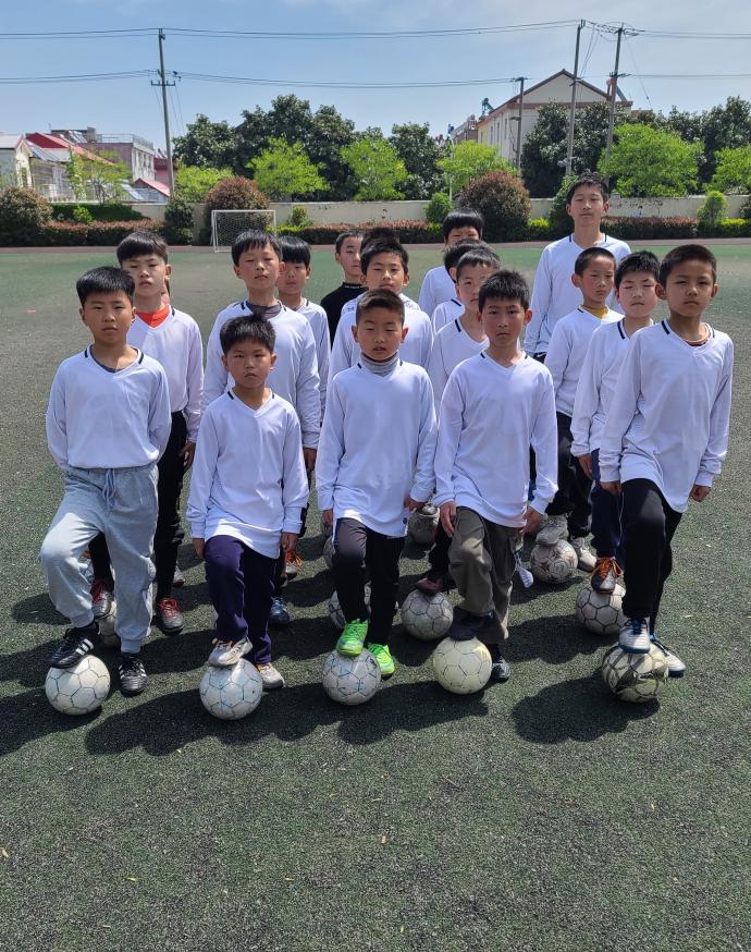 小足球运球和射门教案,小足球左右脚踩球教案