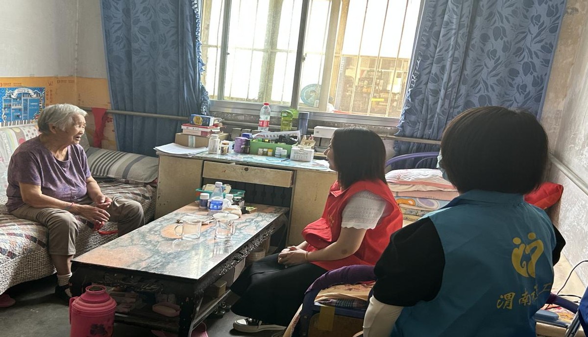 临渭区杜桥街道社工站联动各社工室开展“浓情端午，乐在其粽”主题活动