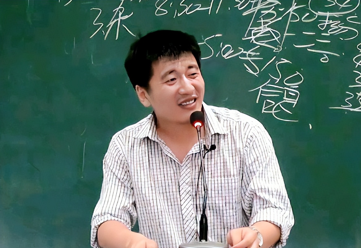 汉语言新闻学哪个专业更吃香,新闻专业是汉语言文学相关专业嘛