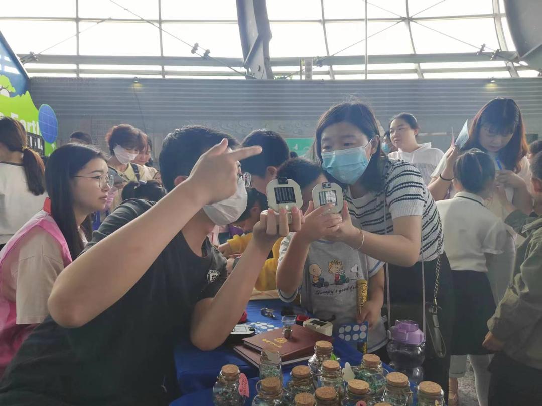 南京科技馆举办“翱翔之翼”大学生科技志愿服务科学嘉年华活动