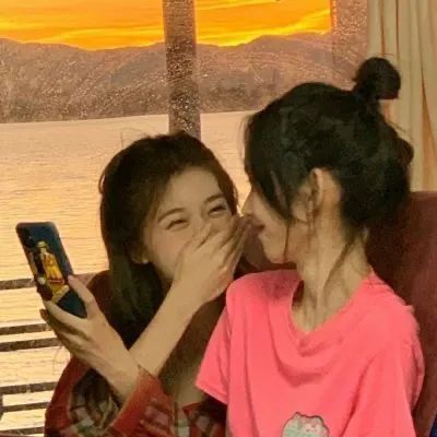 闺蜜头像一左一右真人可爱姐妹,情侣头像和闺蜜头像连在一起的