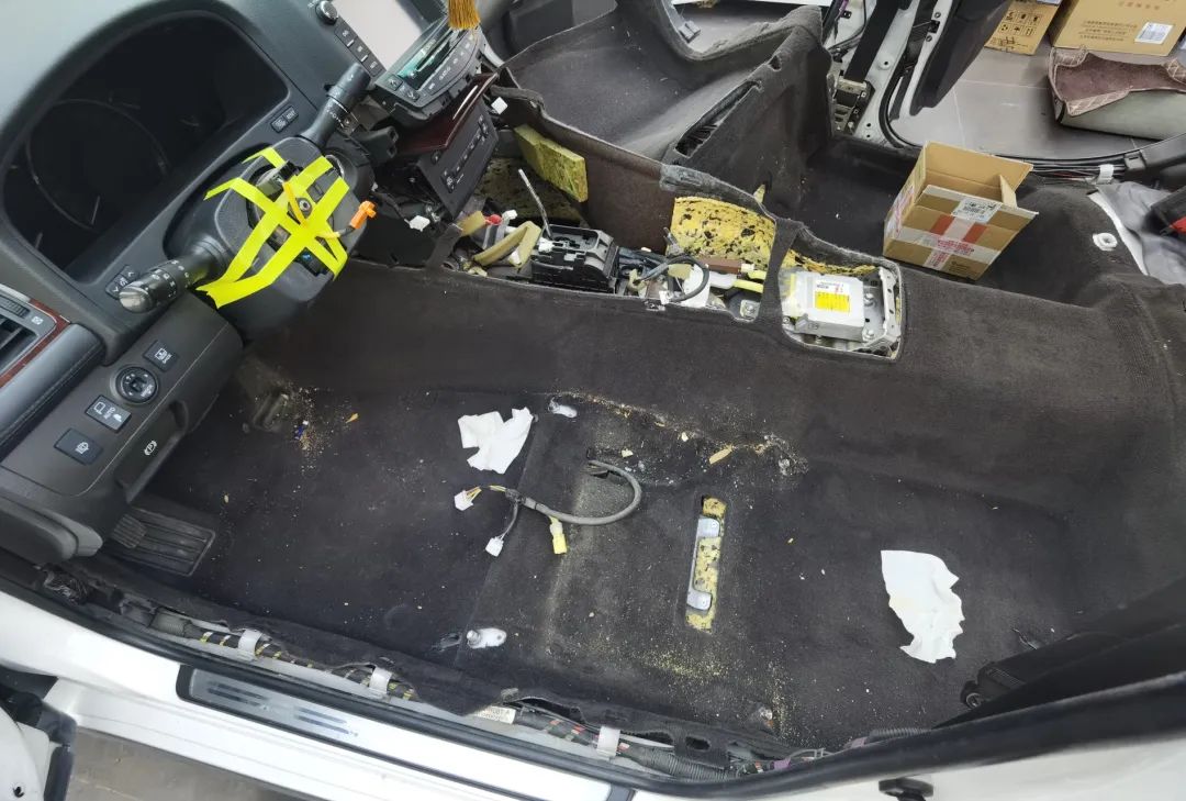 13代半皇冠底盘松散回炉重造,十三代皇冠彻底整备