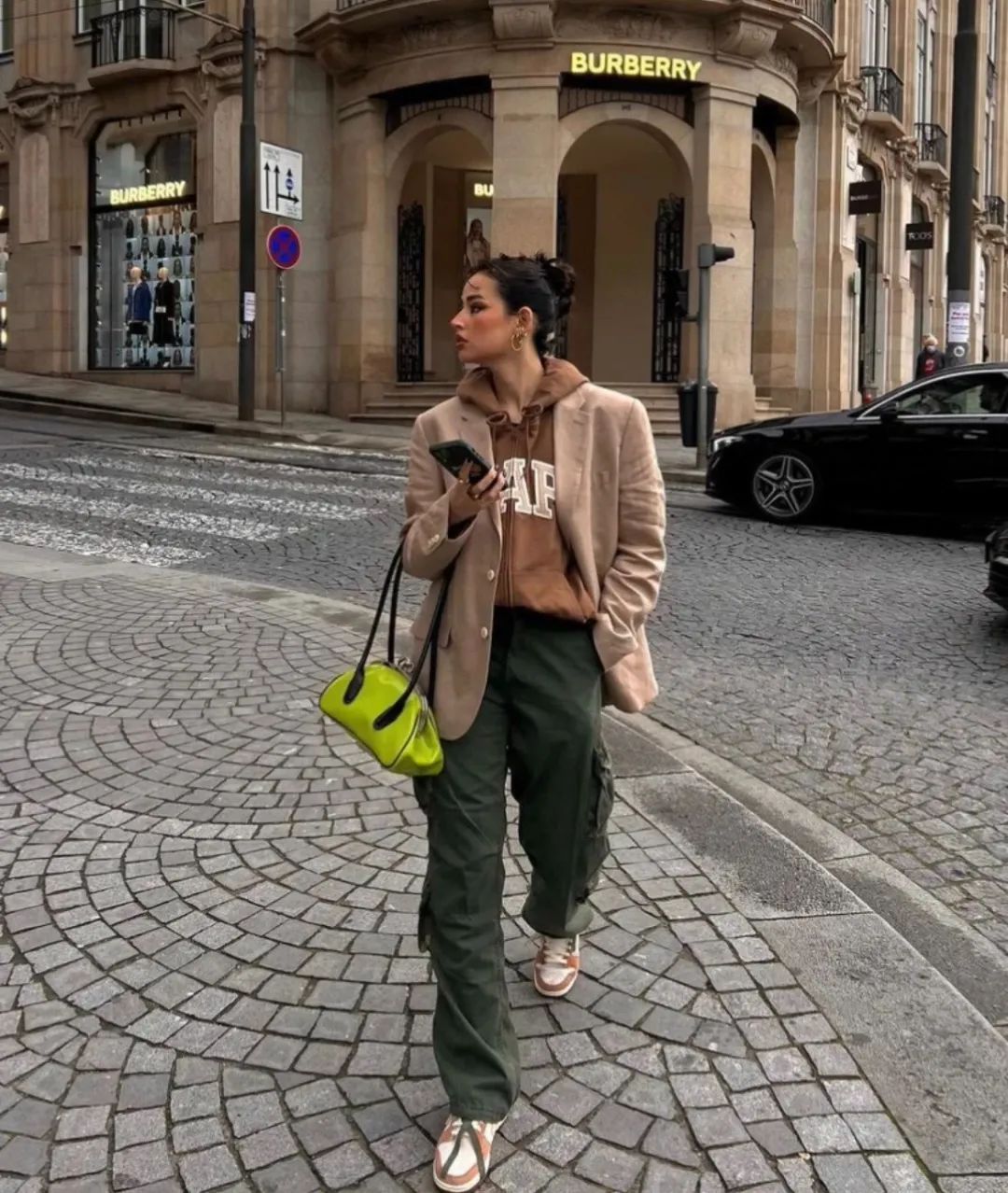 燕麦色搭配什么颜色好看,今年冬天流行燕麦色耐看又高级