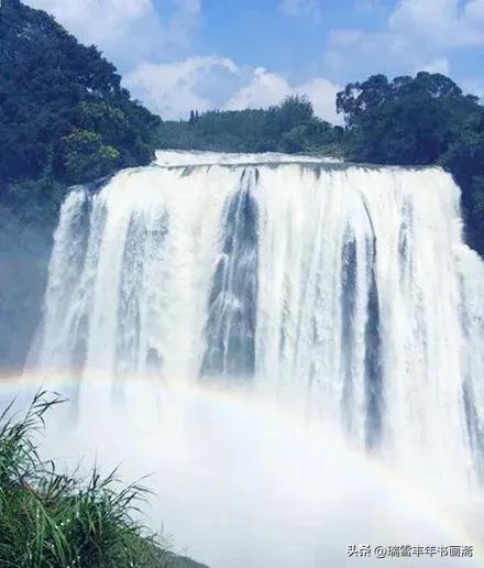 巨大瀑布黄果树，水势浩大黄桷树，欢迎好友们观赏点评啊