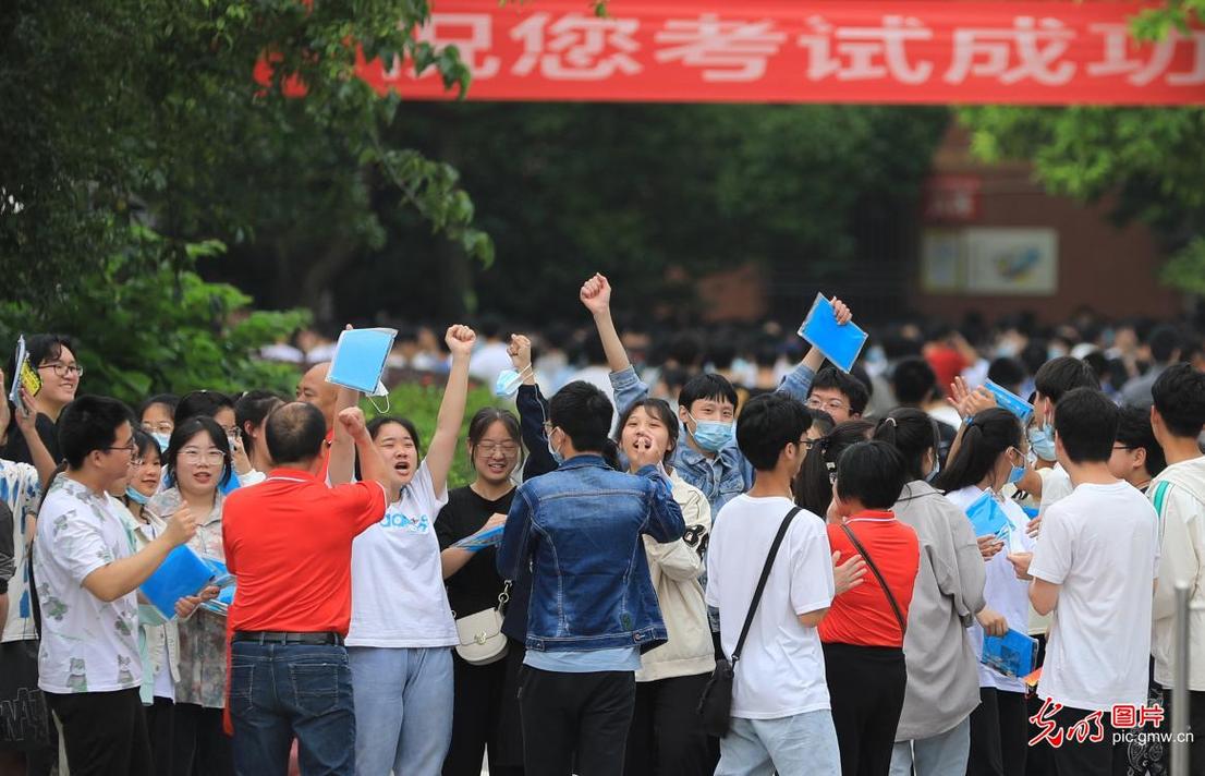 高考加油勇敢且无畏不负青春,高考不是终点但需要尽全力拼搏