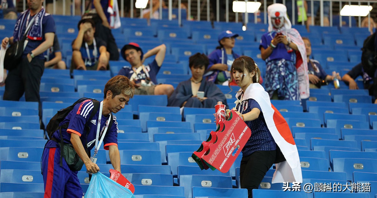 卡塔尔世界杯日本游客捡垃圾,卡塔尔世界杯日本球迷泪洒登场