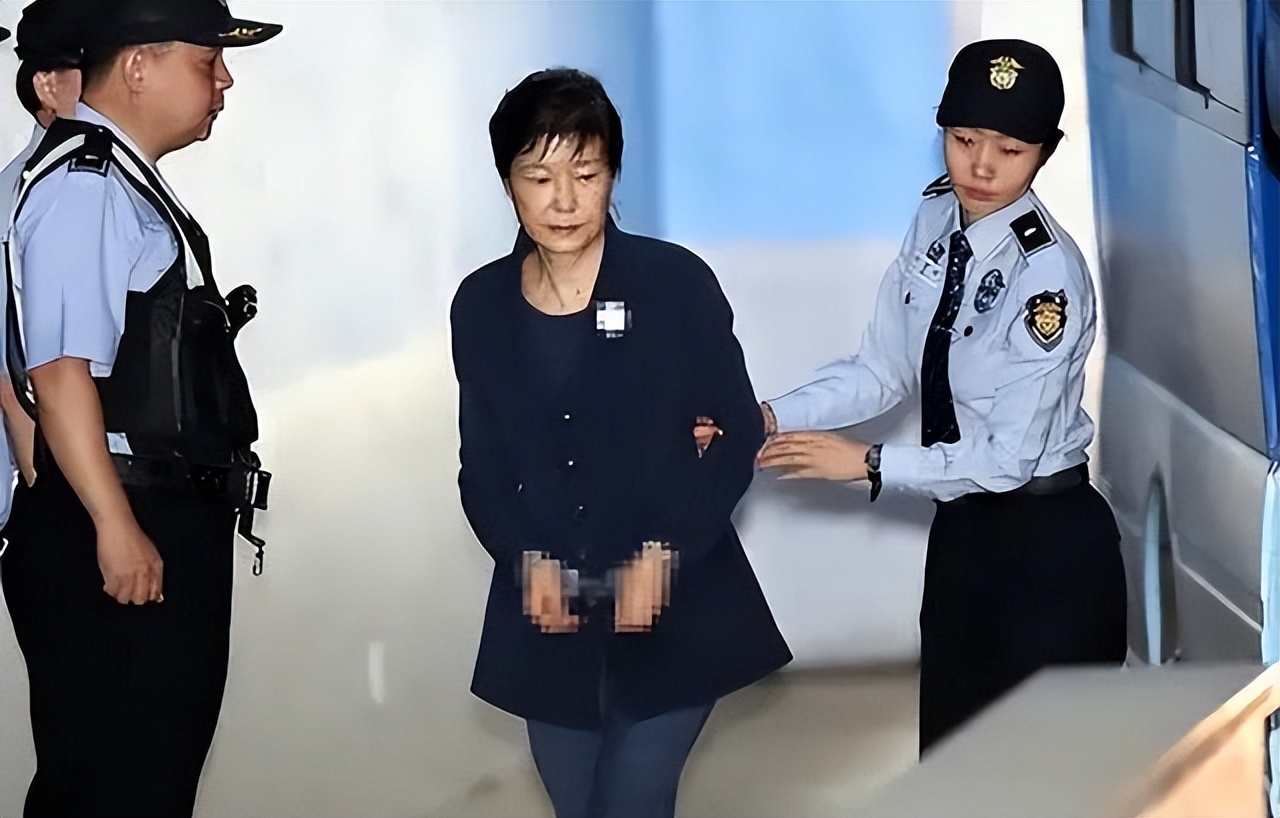 朴槿惠未穿囚服出庭,朴槿惠监狱作息