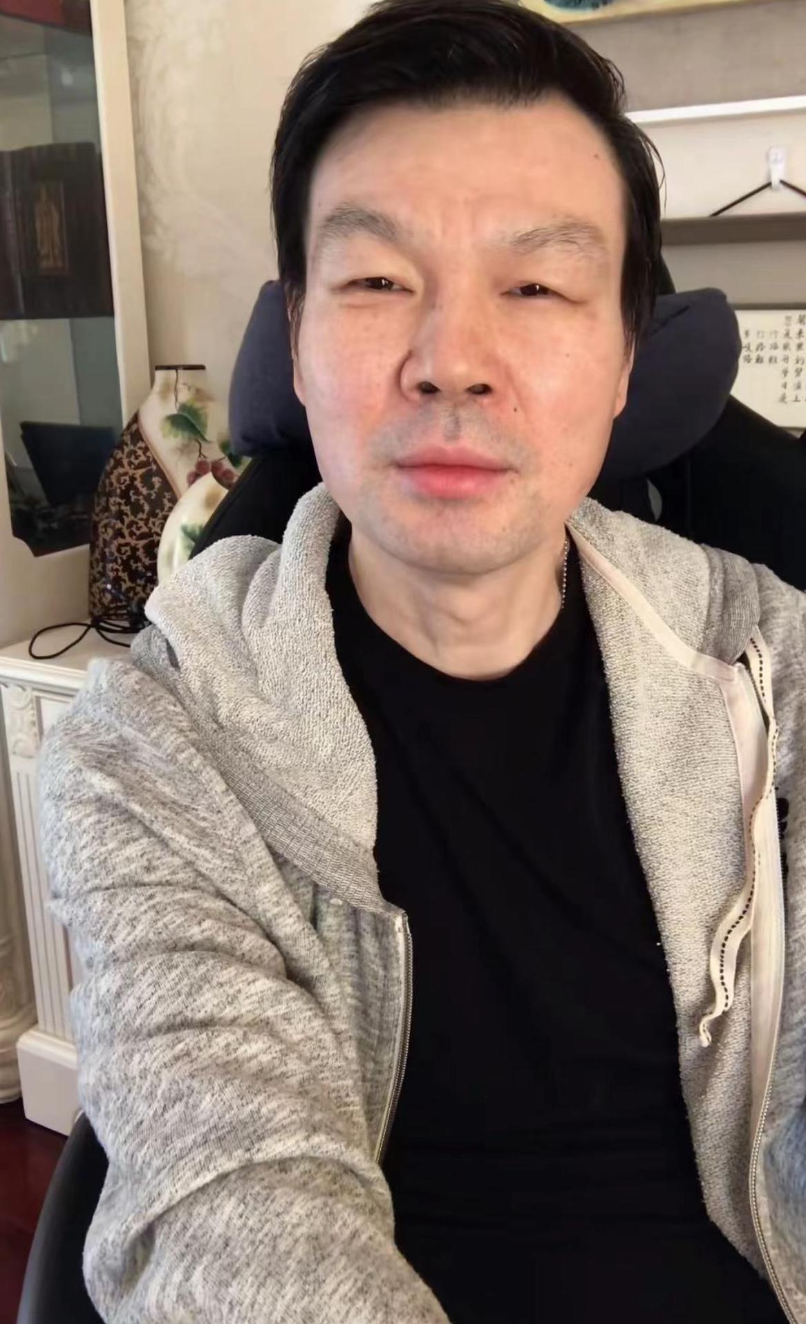 主持人李彬曝病情现状,知名主持人李彬晒病房照