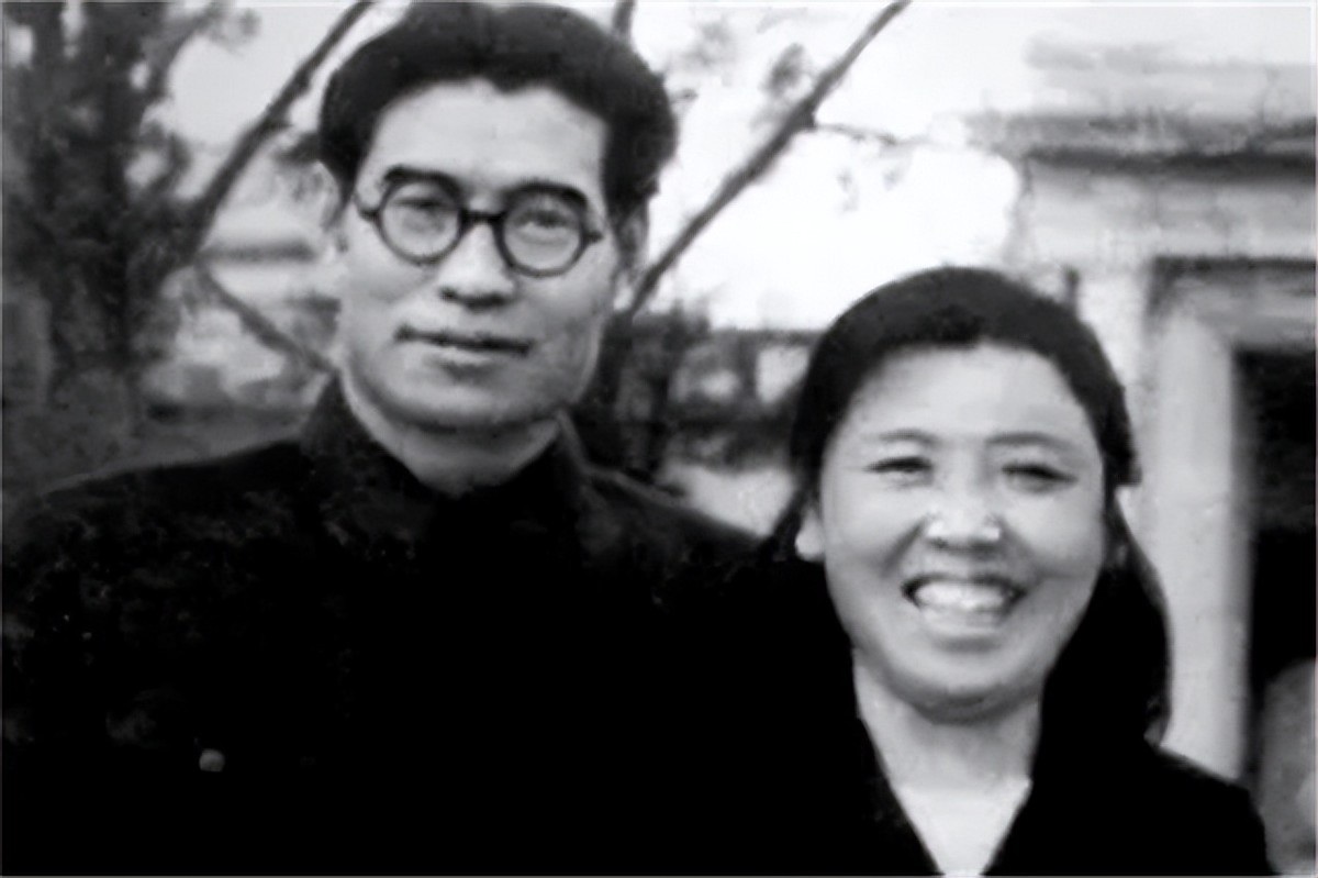 71年周总理让高岗妻子在图书馆工作，毛主席不同意：必须到教育部