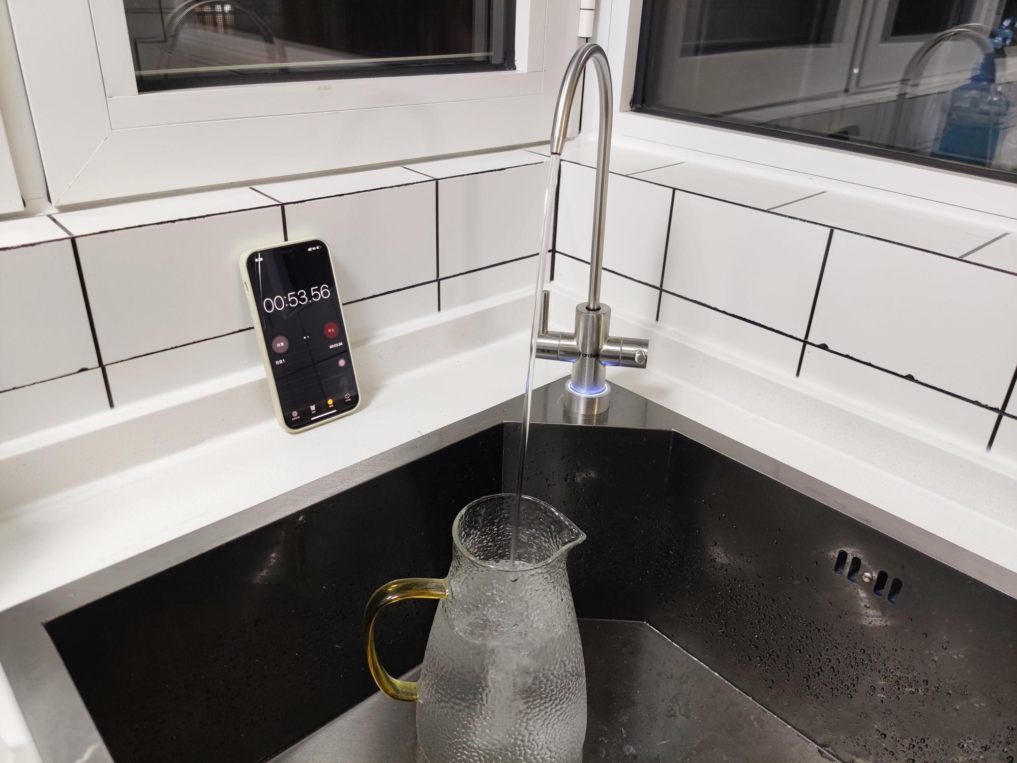 几千和上万的软水机有什么区别,水机优缺点