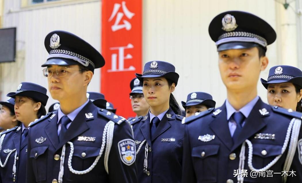同样是交警为什么车牌不一样,警车上的公安和警察有什么区别