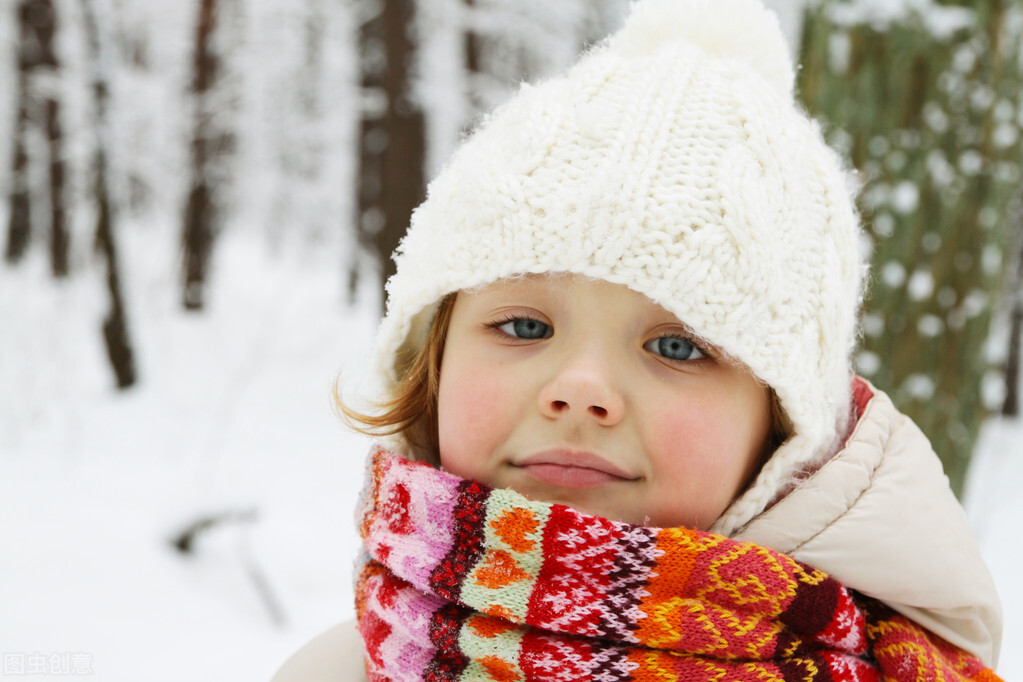 宝宝冬天脸红是怎么回事,小宝宝冬天脸红冻疙瘩怎么回事