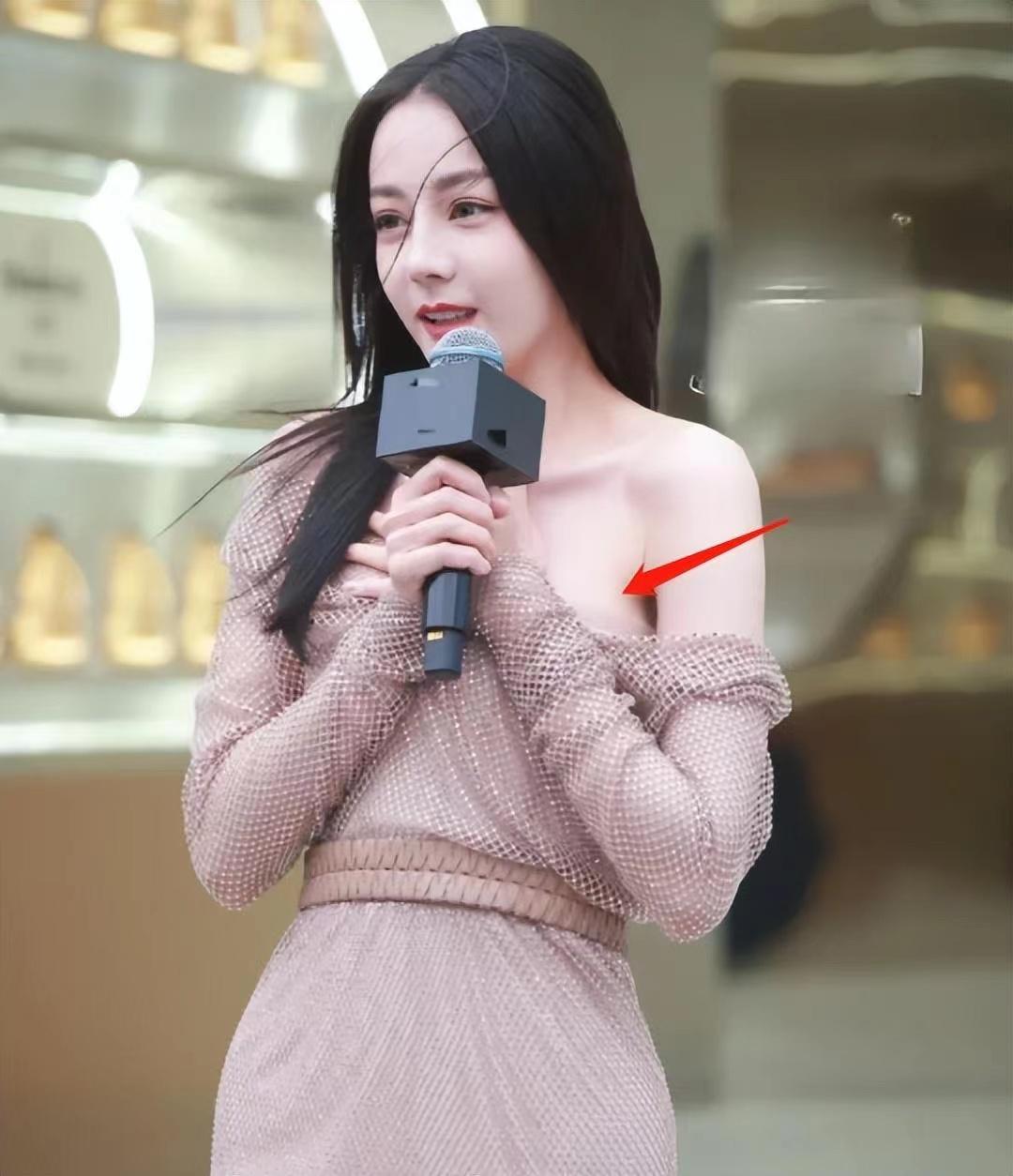 热巴露肩露腰,热巴为什么不露细腰