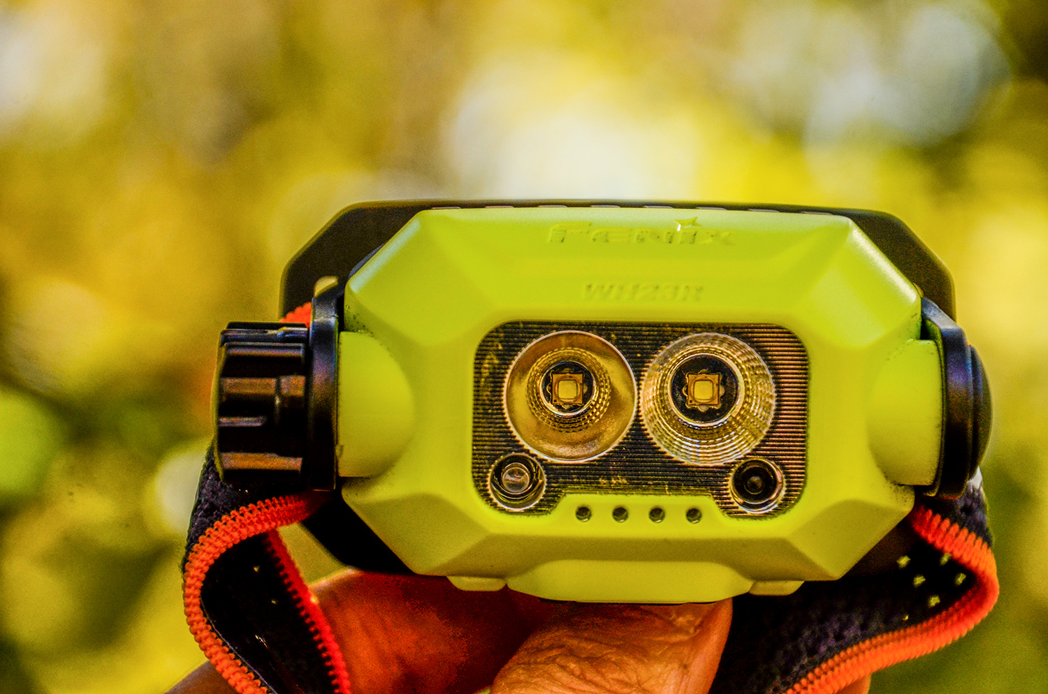 黄白光自由切换两用头灯,泛光和远射一体头灯