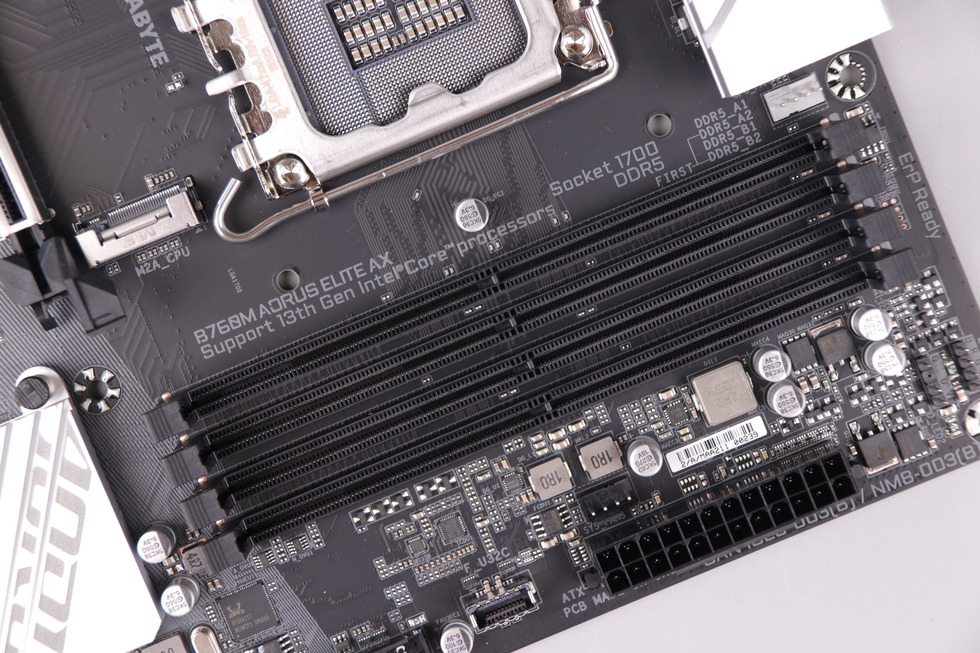 技嘉小雕b760m适合多大的机箱,技嘉小雕b760m黑科技测试