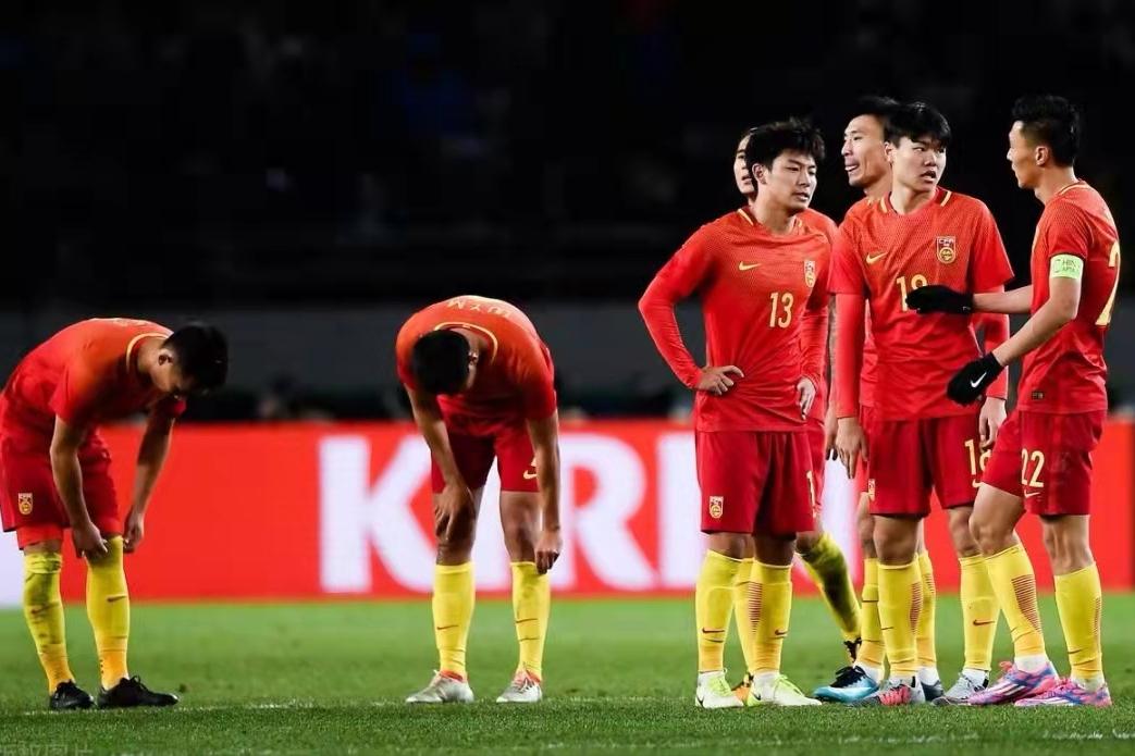 中国知名专家问诊把脉,一位老师为学生把脉